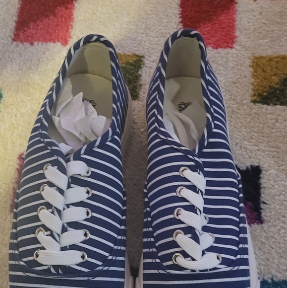 Avon Cushion Walk Women's Size 10 Sneakers Navy Blue/White - Picture 2 of 6
